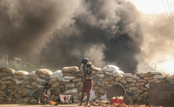 BIRMANIE – MASSACRE: 80 tués par l’armée prés de Rangoun où les manifestants défilent en rouge-sang