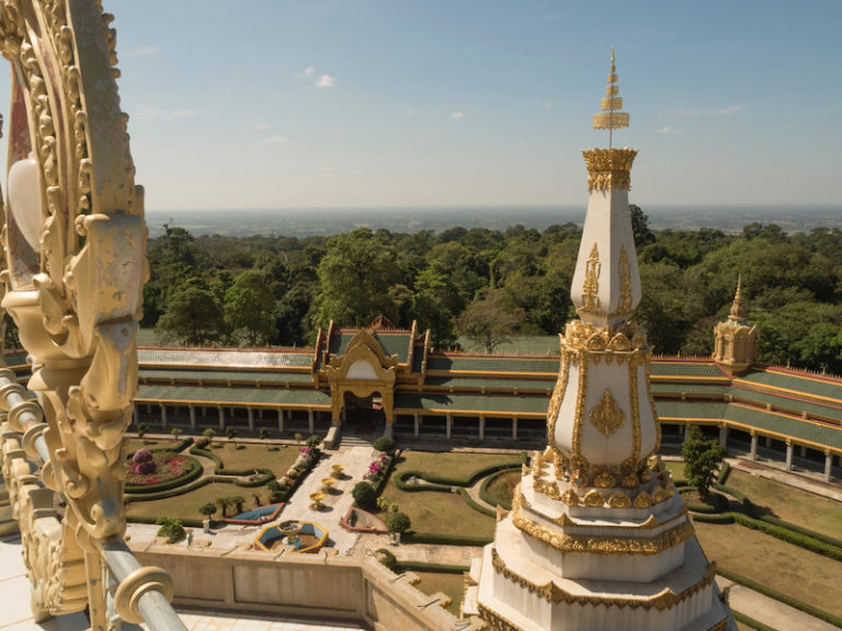 GAVROCHE – CARNET DE ROUTE: Le Wat Pha Nam Yoi de Roi Et, raconté en images par Luigi Zuccante