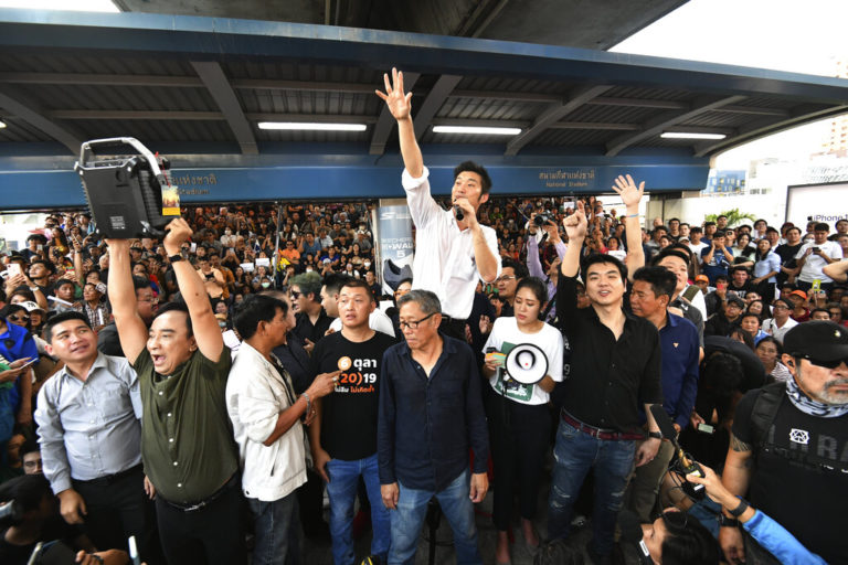 THAÏLANDE – POLITIQUE: Entre le parti «Future Forward» et le gouvernement, la guerre de l’opinion est enclenchée