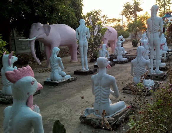 THAÏLANDE – CHRONIQUE: Notre lettre de Sukhothai – Wat Thawet : le « Jardin de l’enfer »