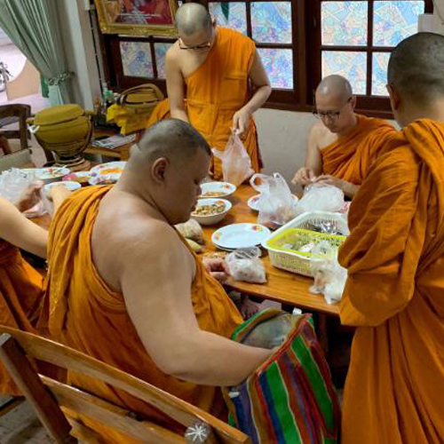 THAÏLANDE – RELIGION: L’obésité, fléau dans les pagodes thaïlandaises