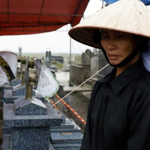 VIETNAM – MIGRANTS: Funérailles et arrestations après la tragédie du camion de la mort anglais