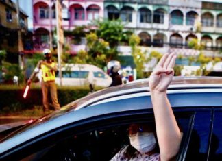 THAÏLANDE – POLITIQUE: Libération sous caution de Panusaya « Rung » Sithijirawattanakul Panusaya Sithijirawattanakul