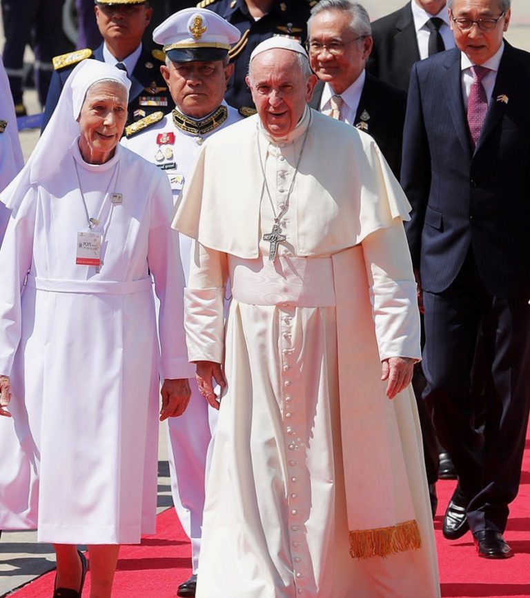 GAVROCHE HEBDO – EDITORIAL: Face au pape François, une société thaïlandaise en demande de repères