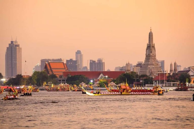 BANGKOK – MONARCHIE : Le 27 octobre, le Chao Praya a rendez-vous avec les barges royales