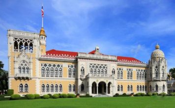 THAÏLANDE – POLITIQUE : Le baromètre politique de Noël du royaume governement house Bangkok