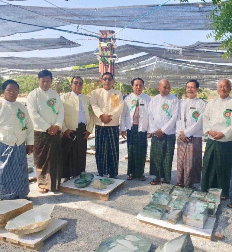 BIRMANIE – MINES: Plus de deux millions de dollars pour la prochaine vente de jade au Myanmar Gems Emporium du 2 au 7 janvier
