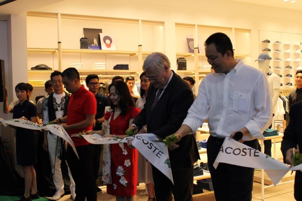 BIRMANIE – FRANCE: Le «crocodile» Lacoste débarque dans la capitale économique birmane