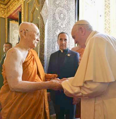 THAÏLANDE – RELIGION: Le patriarche suprême du bouddhisme thaïlandais reçoit le pape François