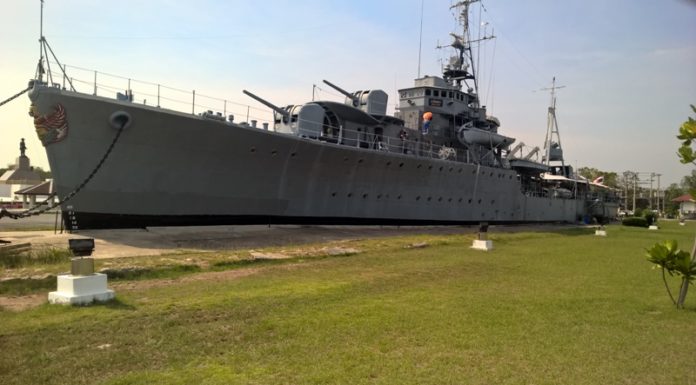 THAÏLANDE – CHRONIQUE : « Maman, le grand bateau… »