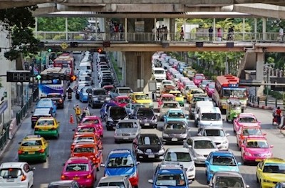 BANGKOK : des caméras de surveillance mobiles pour réduire les infractions de la route