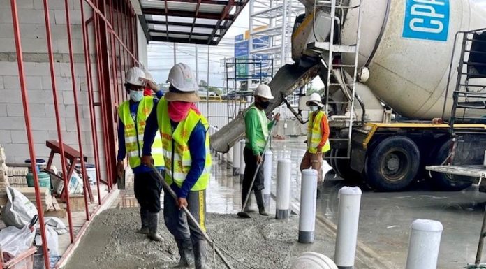 THAÏLANDE – ÉCONOMIE : Prayut se réjouit de l’augmentation du taux d’emploi travailleurs construction en Thaïlande