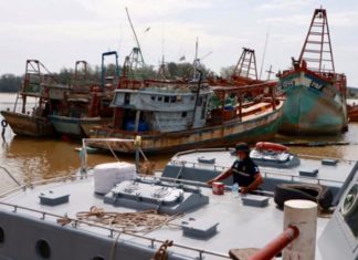 THAÏLANDE – ÉCONOMIE: Guerre de la pêche entre bateaux Vietnamiens et Thaïlandais bâteau pêche vietnam