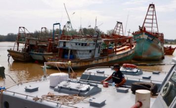 VIETNAM – PÊCHE : Le fuel devient trop cher pour les bateaux de pèche vietnamiens bâteau pêche vietnam