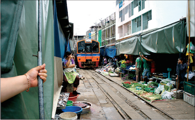 THAILANDE Fermeture temporaire du Maeklong Railway Market à Samut Sakhon