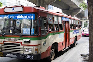 BANGKOK Les bus pollueurs resteront