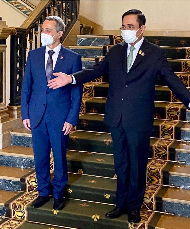 THAÏLANDE – SUISSE : Le ministre suisse l’annonce à Bangkok : pas de vaccins helvétiques pour les Suisses de l’étranger