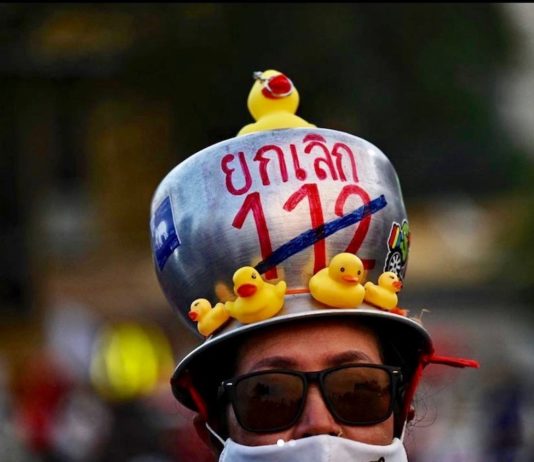 THAÏLANDE – POLITIQUE : Une offense sur Facebook à la monarchie vaut deux ans de prison en Thaïlande lèse majesté Thaïlande