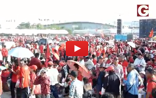 VIDEO Thaïlande : Manifestation pro-gouvernementale des Chemises Rouges