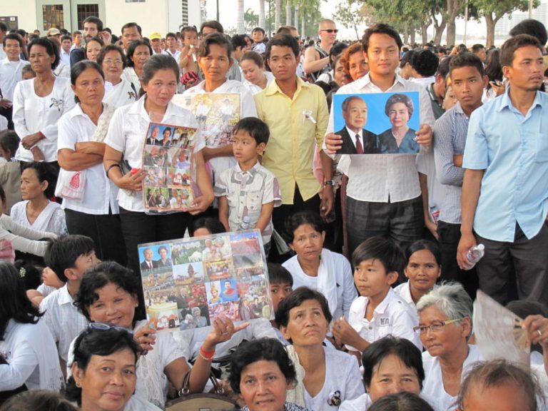 L »ADIEU DES CAMBODGIENS A « MONSEIGNEUR PAPA »
