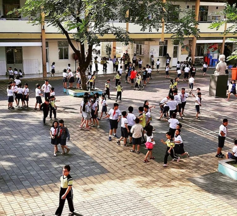 VIETNAM – ÉDUCATION : A Hô-Chi-Minh-Ville, l’enseignement en ligne devient la règle face à la pandémie