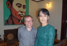 BIRMANIE – JUSTICE : Le conseiller australien d’Aung San Suu Kyi jugé dans la capitale birmane