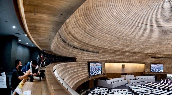 THAÏLANDE – POLITIQUE : Faire barrage au parti « Move Forward » devient un quasi mot d’ordre parlement en Thaïlande