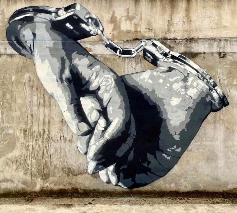 THAÏLANDE – CULTURE : « Headache Stencil », le Bansky contestataire des murs thaïlandais