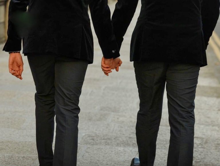 THAÏLANDE – SOCIÉTÉ : La justice Thaïlandaise reporte à décembre 2021 sa décision sur le mariage pour tous