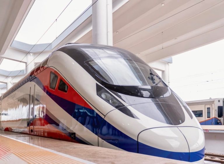 LAOS – INFRASTRUCTURE : Le train à grande vitesse Laos-Chine est à Vientiane
