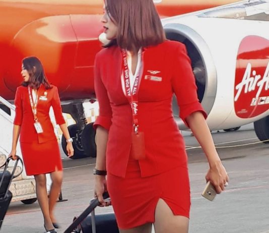 THAÏLANDE – AVIATION : Air Asia relance ses vols nationaux Air Asia hotesse Bangkok