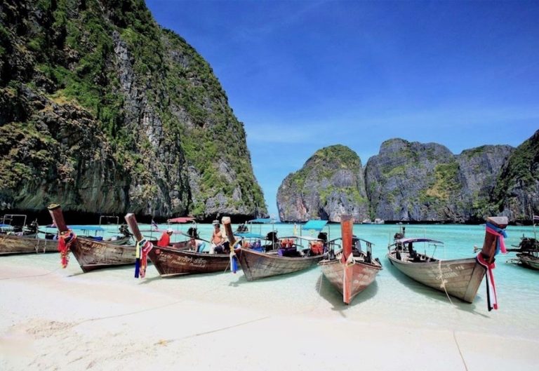 THAÏLANDE – TOURISME : La plus célèbre plage thaïlandaise rouverte aux touristes à partir du 1er janvier