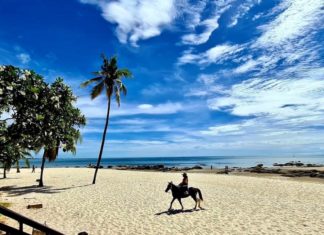 THAÏLANDE – TOURISME : Hua Hin désertée par les touristes ? Pas étonnant : les lecteurs de Gavroche préfèrent les….Canaries ! Plage Hua Hin