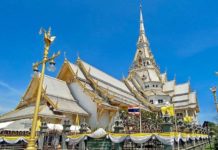 THAÏLANDE – SOCIÉTÉ : Le déverrouillage sanitaire entraine une recrudescence de la ferveur bouddhiste Wat Sothonwararam Worawihan