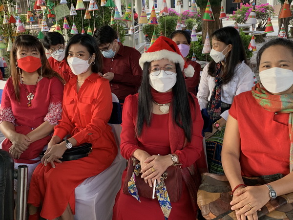 THAÏLANDE – CHRONIQUE : « Udomdarunee en fête : Joyeux Noël à Sukhothaï ! »