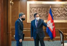 Derek Chollet visite au Cambodge