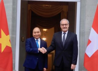 VIETNAM – SUISSE : L’économie helvète, ouverte au commerce vietnamien Nguyen Xuan Phuc visite en Suisse