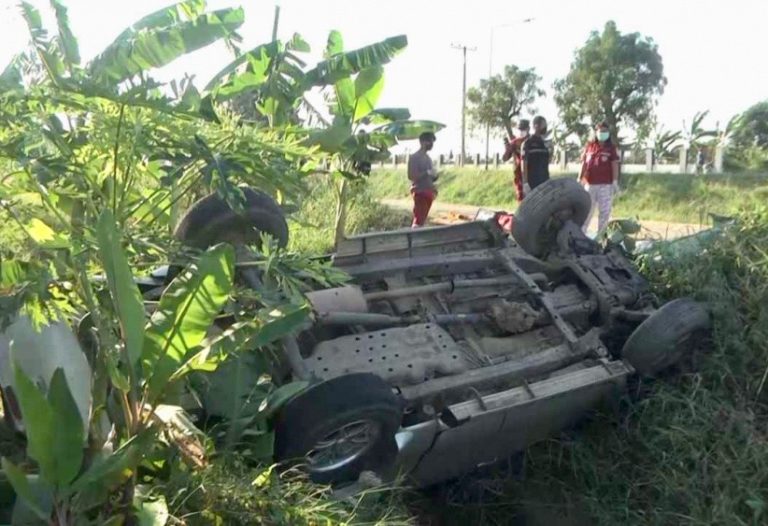THAÏLANDE – SOCIÉTÉ : Trois ressortissants birmans tués et 15 blessés dans un spectaculaire accident de pick-up à Ayutthaya
