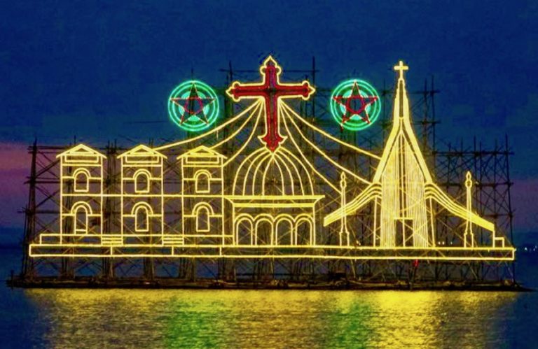 THAÏLANDE – TOURISME : Profitez des étoiles catholiques de Noël dans le ciel de Sakhon Nakhon