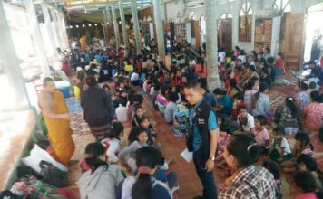 THAÏLANDE – HUMANITAIRE : Les réfugiés birmans affluent aux frontières thaïlandaises réfugiés birmans en Thaïlande