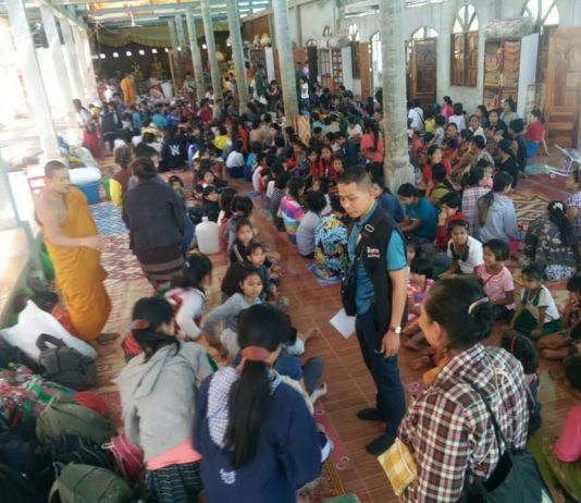 THAÏLANDE – HUMANITAIRE : Les réfugiés birmans affluent aux frontières thaïlandaises réfugiés birmans en Thaïlande