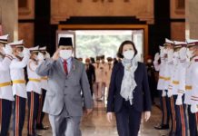 INDONÉSIE – FRANCE : Le ministère français de la défense se félicite de l’arrivée des Rafale dans le ciel indonésien Florence Parly Indonésie