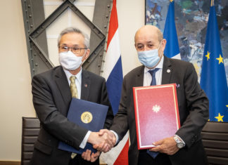Jean-Yves Le Drian et Don Pramudwinai