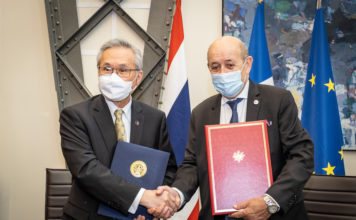 Jean-Yves Le Drian et Don Pramudwinai