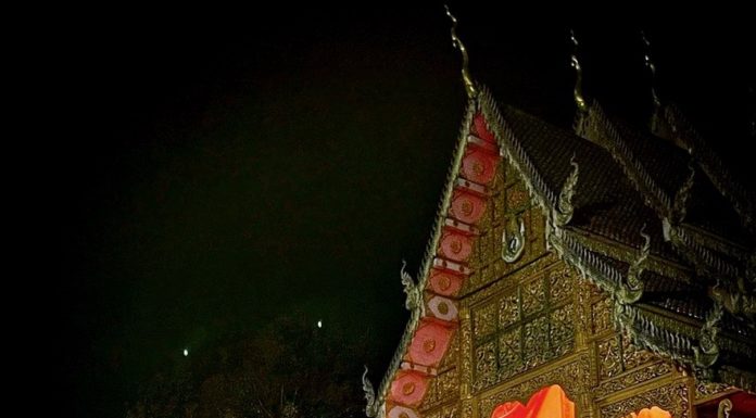 THAÏLANDE – MONARCHIE : Leurs Majestés se recueillent à l’occasion du jour de Makha Bucha Makha Bucha