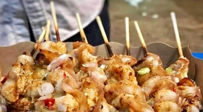 THAÏLANDE – SOCIÉTÉ : Le prix du panier de la ménagère, vu par les Thaïlandais brochettes de porc Thaïlande