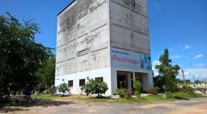 Sur les photos, ce ne sont pas des maisons fantômes, un décor de cinéma ou le résultat de quelques conflits. Il s’agit bien de la « Ville des oiseaux »