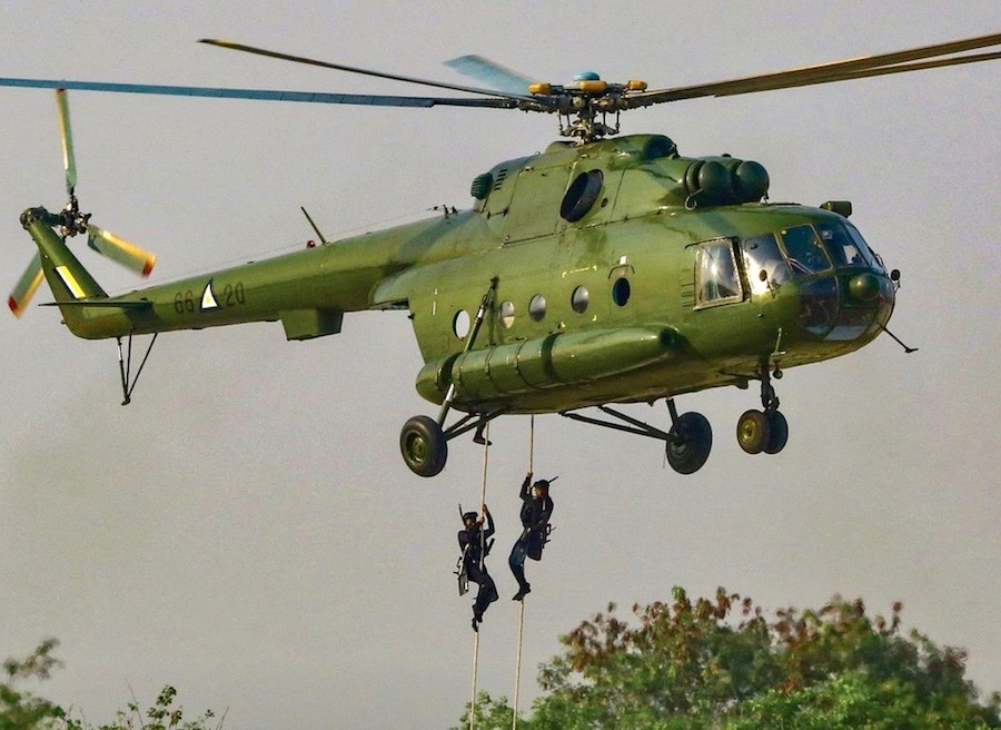 Birmanie hélicoptère militaire