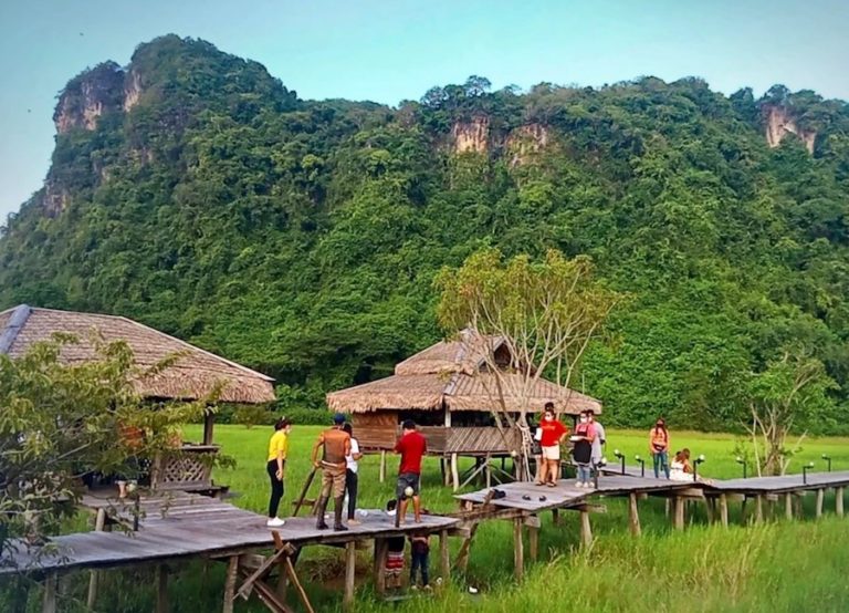 PATTHALUNG – TOURISME : Un pont en bois s’écroule, quatre touristes blessés