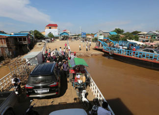 Ferry-Mekong-Cambodge